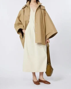 Mantella impermeabile beige in gabardina di cotone MM Max Mara con maniche ampie e cappuccio staccabile