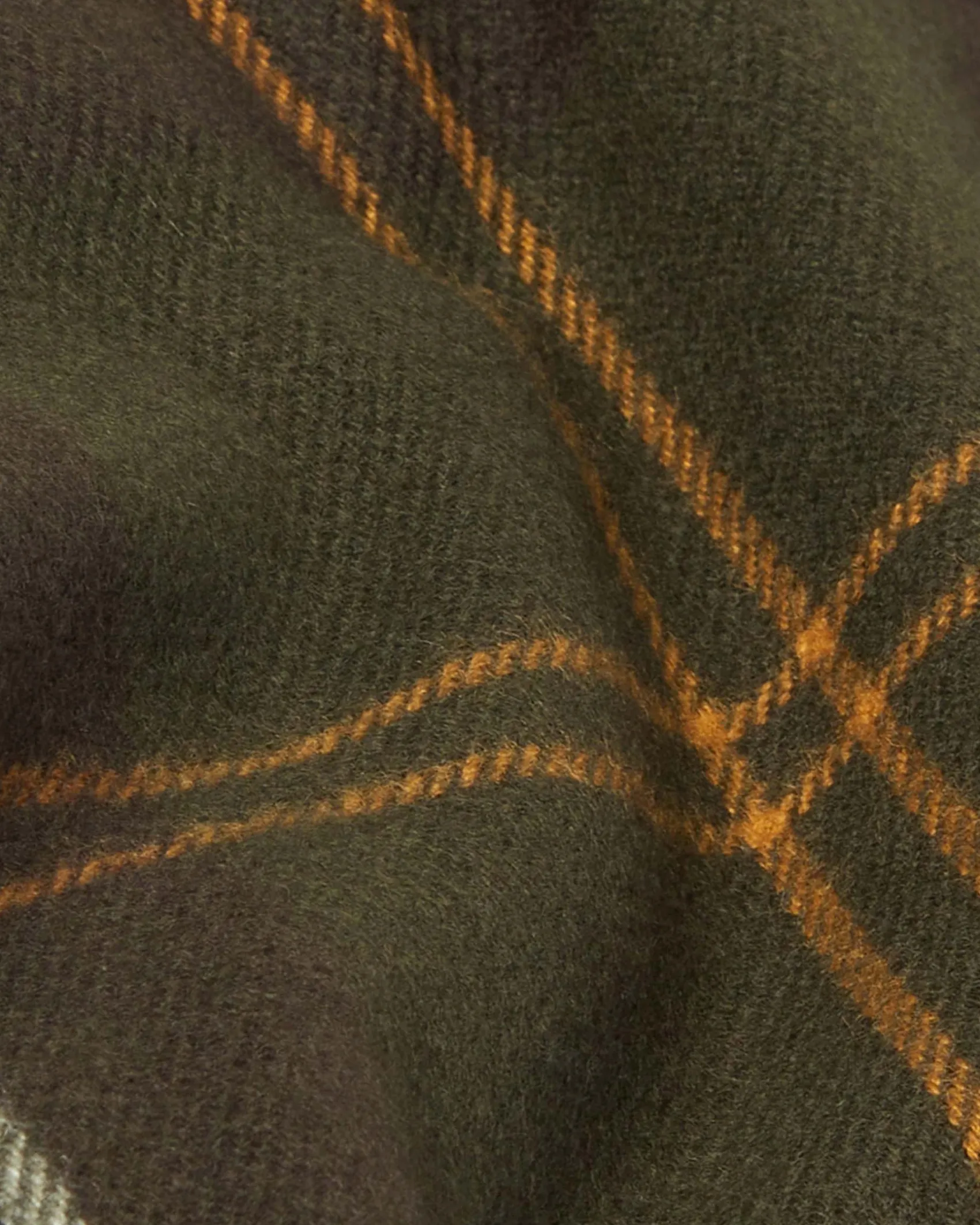 Maxi sciarpa Barbour modello Stanway a fantasia tartan verde e blu con frange al fondo