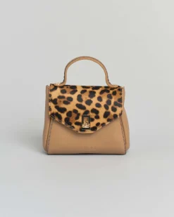 Mini bag Visonà beige in pelle martellata con impunture e patta di chiusura in cavallino effetto dalmata