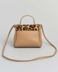 Mini bag Visonà beige in pelle martellata con impunture e patta di chiusura in cavallino effetto dalmata