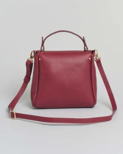 Mini bag Visonà rossa in pelle martellata con impunture e patta di chiusura