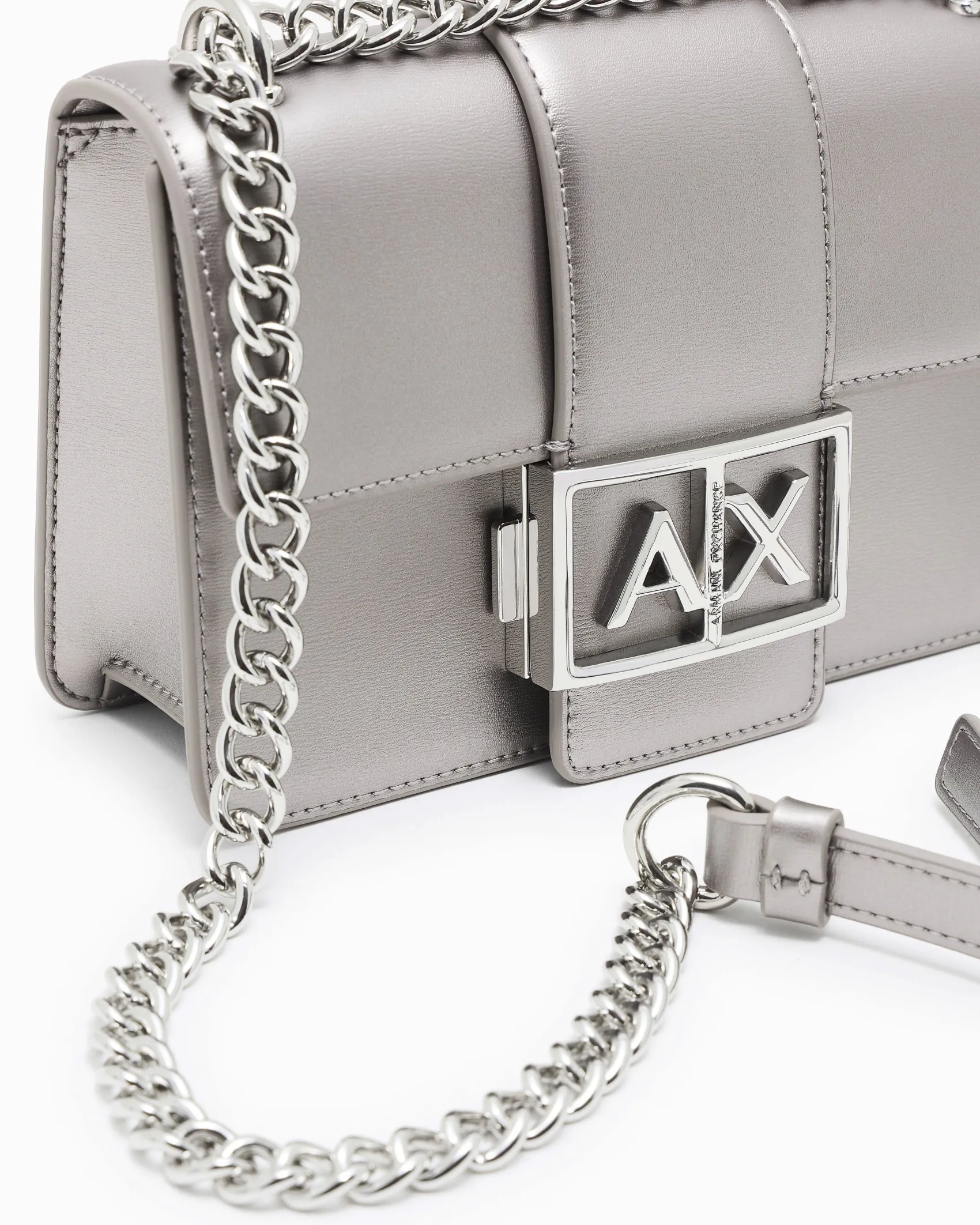 Mini borsa a tracolla Armani Exchange grigia in similpelle effetto metallizzato con catena metallica e fibbia logo