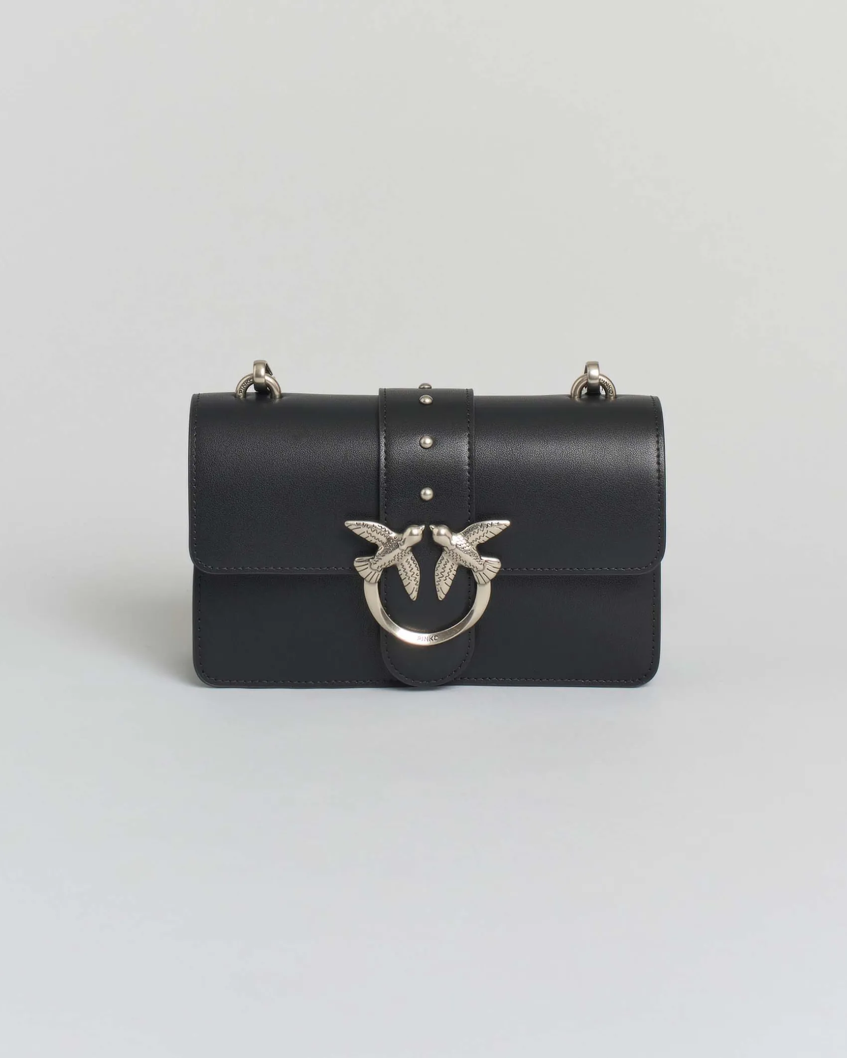 Mini Classic Love Bag One color nera in pelle liscia con fibbia Love Birds argento e tracolla a catena rimovibile
