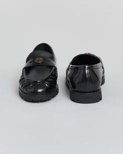 Mocassino Nora nero Pinko in pelle con design arricciato sulla mascherina e placca con logo Love Birds