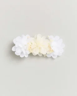 Molletta con fiori panna e bianchi