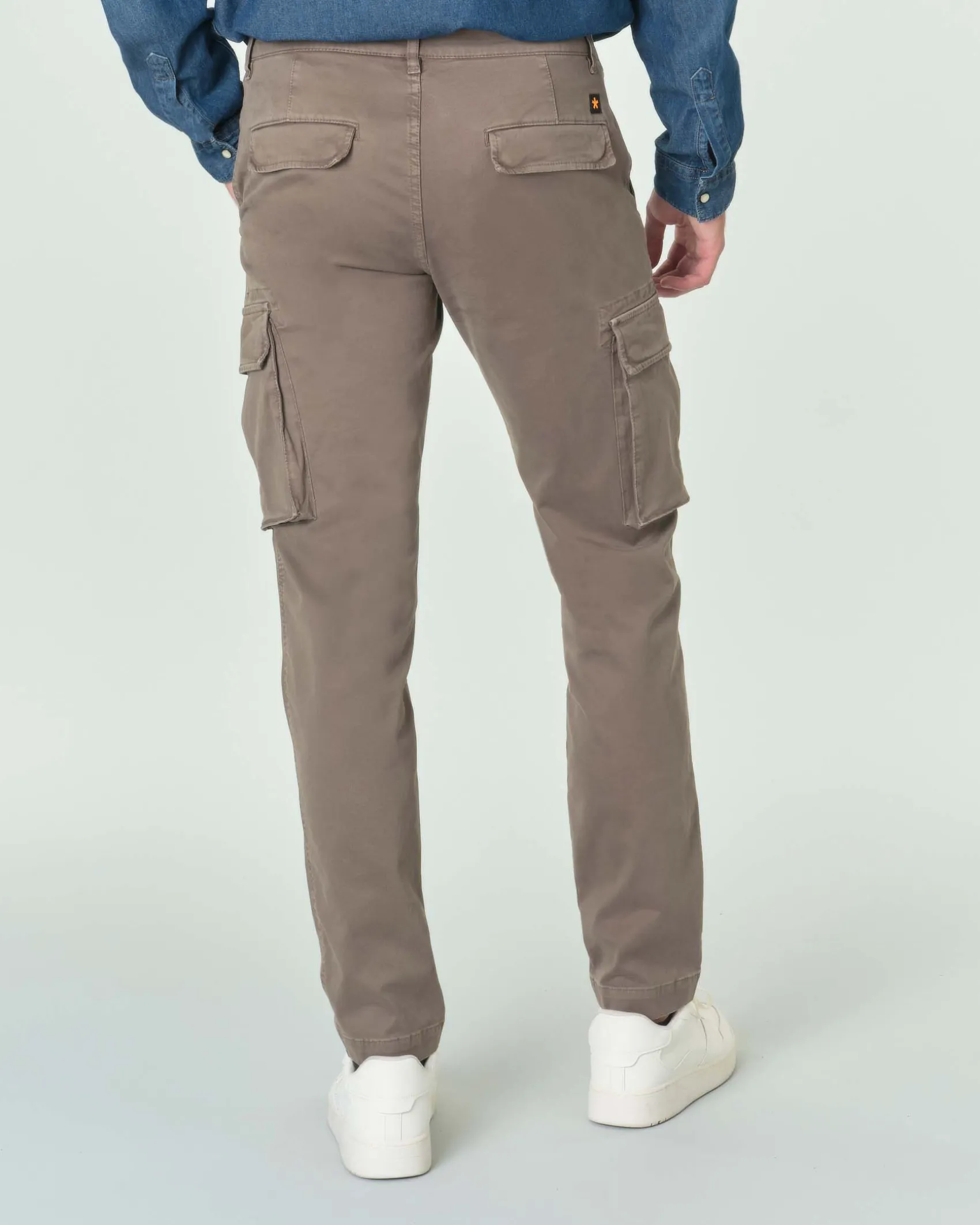 Pantalone cargo My Stuff color fango in gabardina di cotone stretch