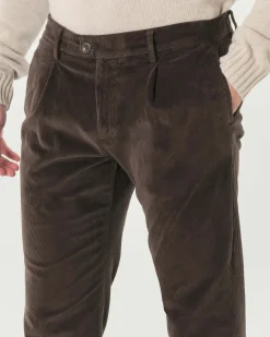 Pantalone chino Ashki.i marrone in velluto di misto cotone e modal stretch