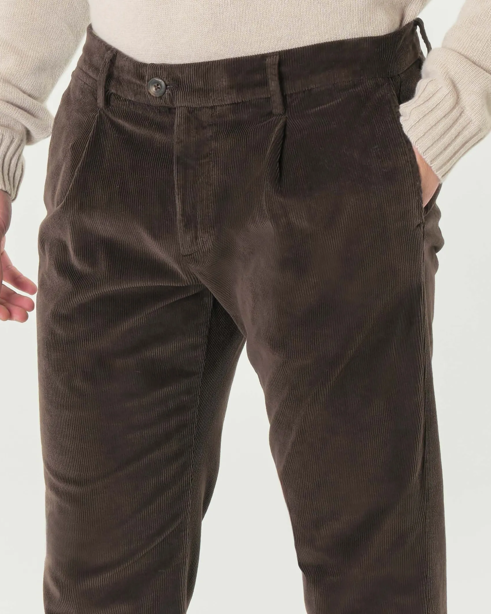 Pantalone chino Ashki.i marrone in velluto di misto cotone e modal stretch
