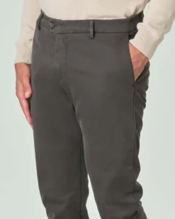 Pantalone chino Ashki.i marrone in tricotina di cotone stretch