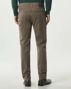 Pantalone cinque tasche Jeckerson marrone modello John in gabardina di cotone stretch con toppa