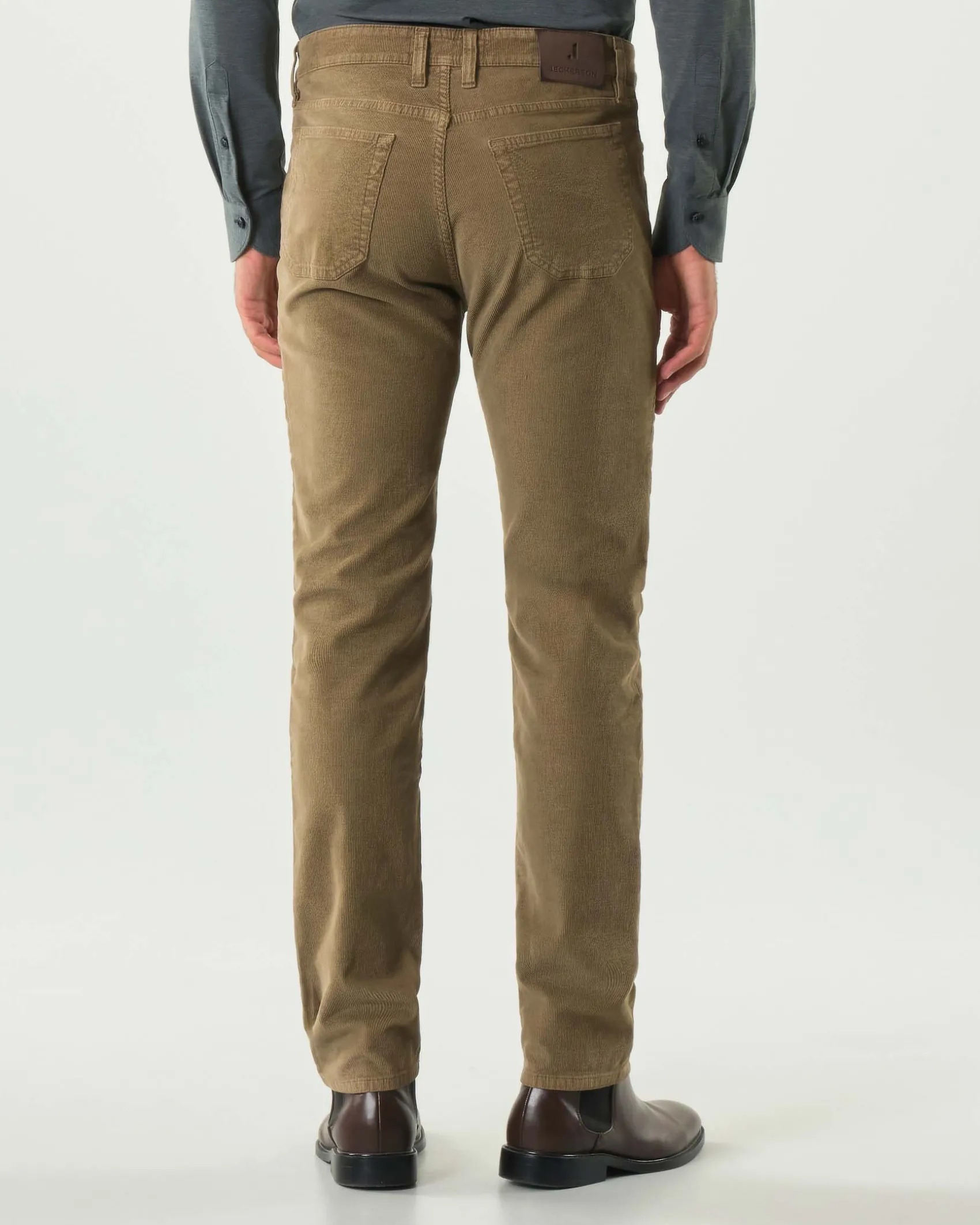 Pantalone cinque tasche John slim-fit color fango in velluto di cotone stretch