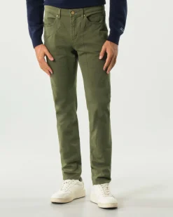Pantalone cinque tasche Jeckerson verde militare modello John in gabardina di cotone stretch con toppa