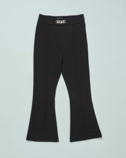 Pantalone Elsy nero a trombetta in crêpe con catena gioiello