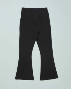 Pantalone Elsy nero a trombetta in crêpe con catena gioiello