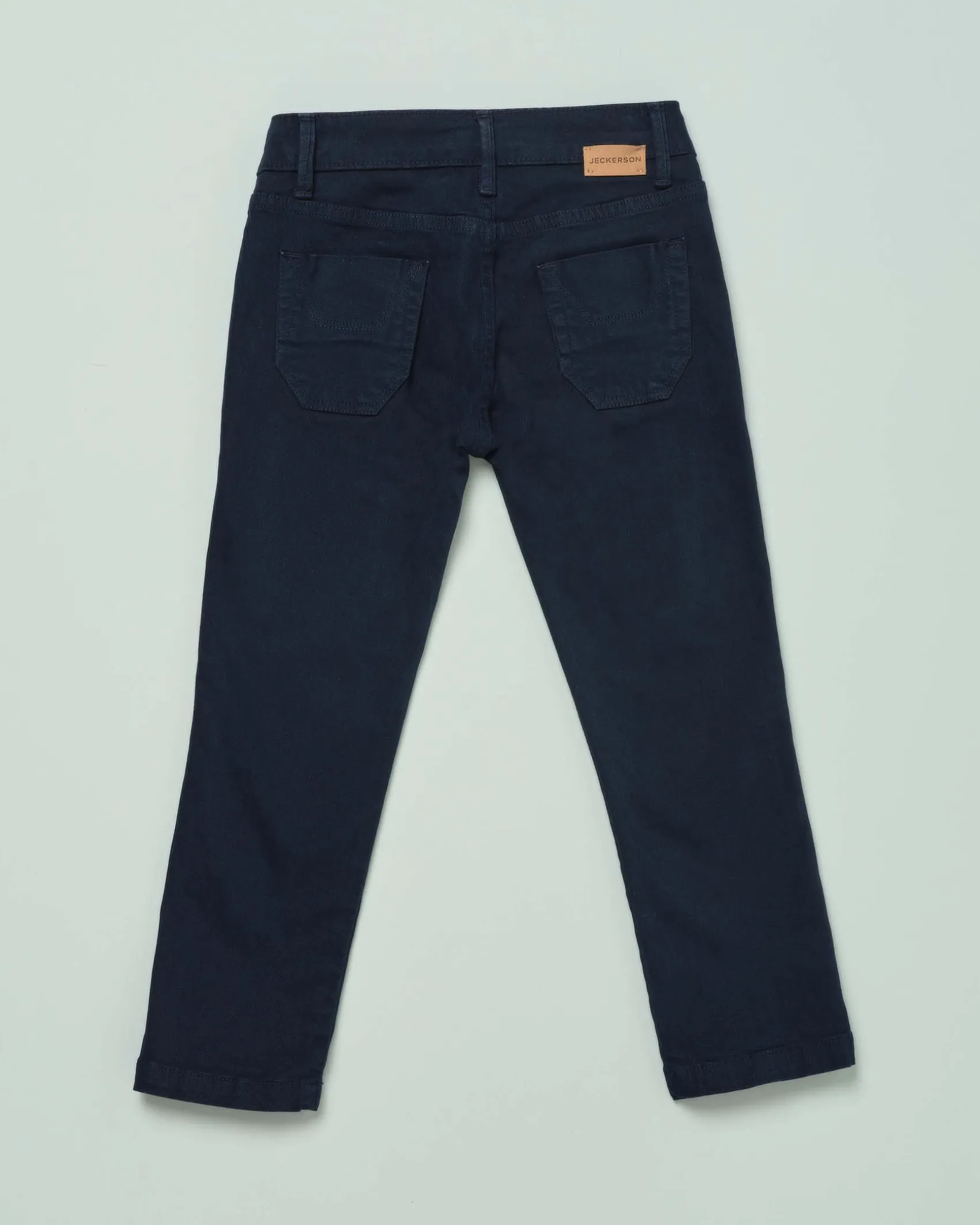 Pantalone Jeckerson blu in gabardina di cotone stretch con toppe iconiche
