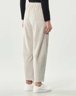 Pantaloni a pallocino Jurerê color gesso in velluto stretch a coste con elastico inserito in vita
