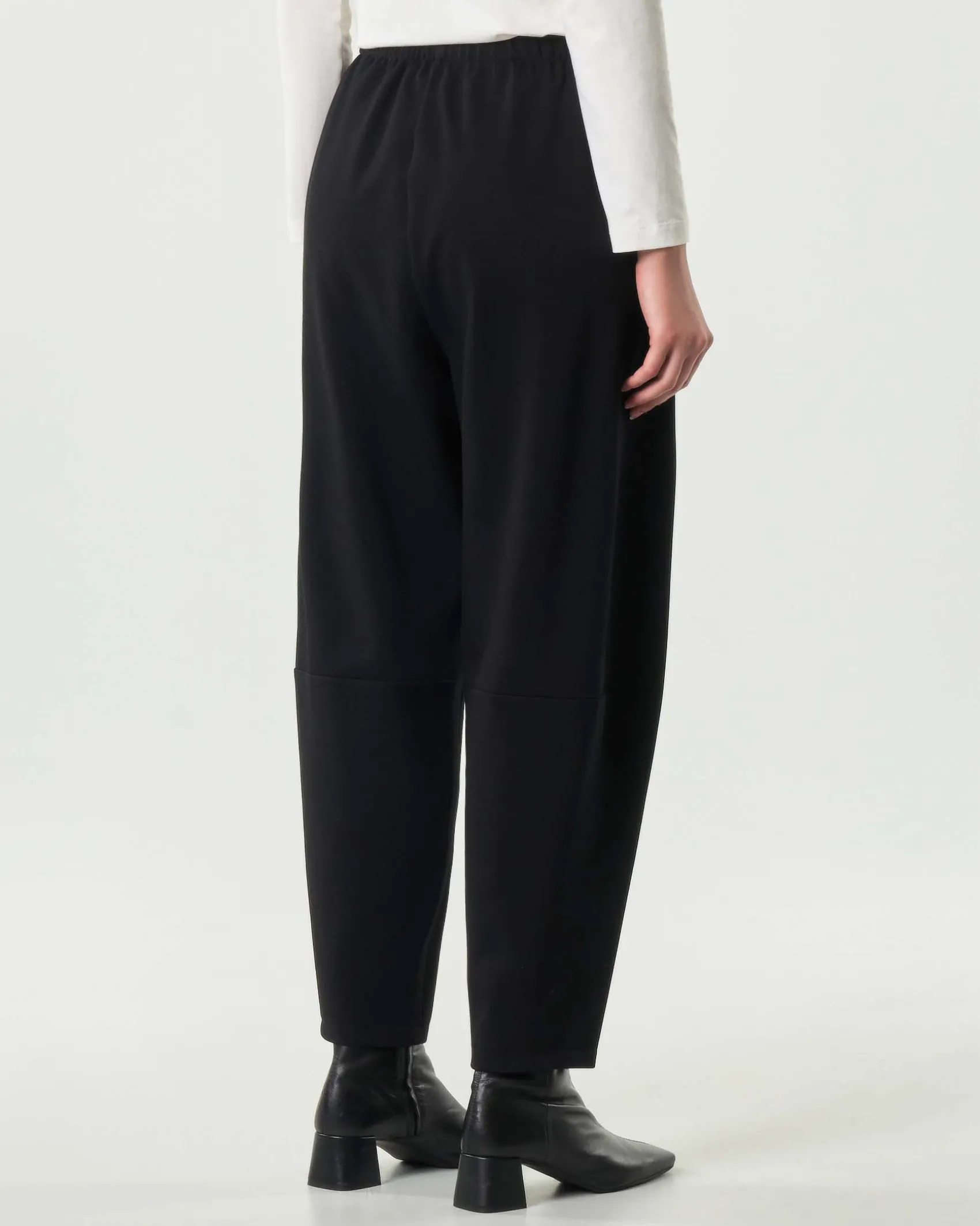 Pantaloni a pallocino Jurerê neri in tricot di misto viscosa stretch con elastico inserito in vita