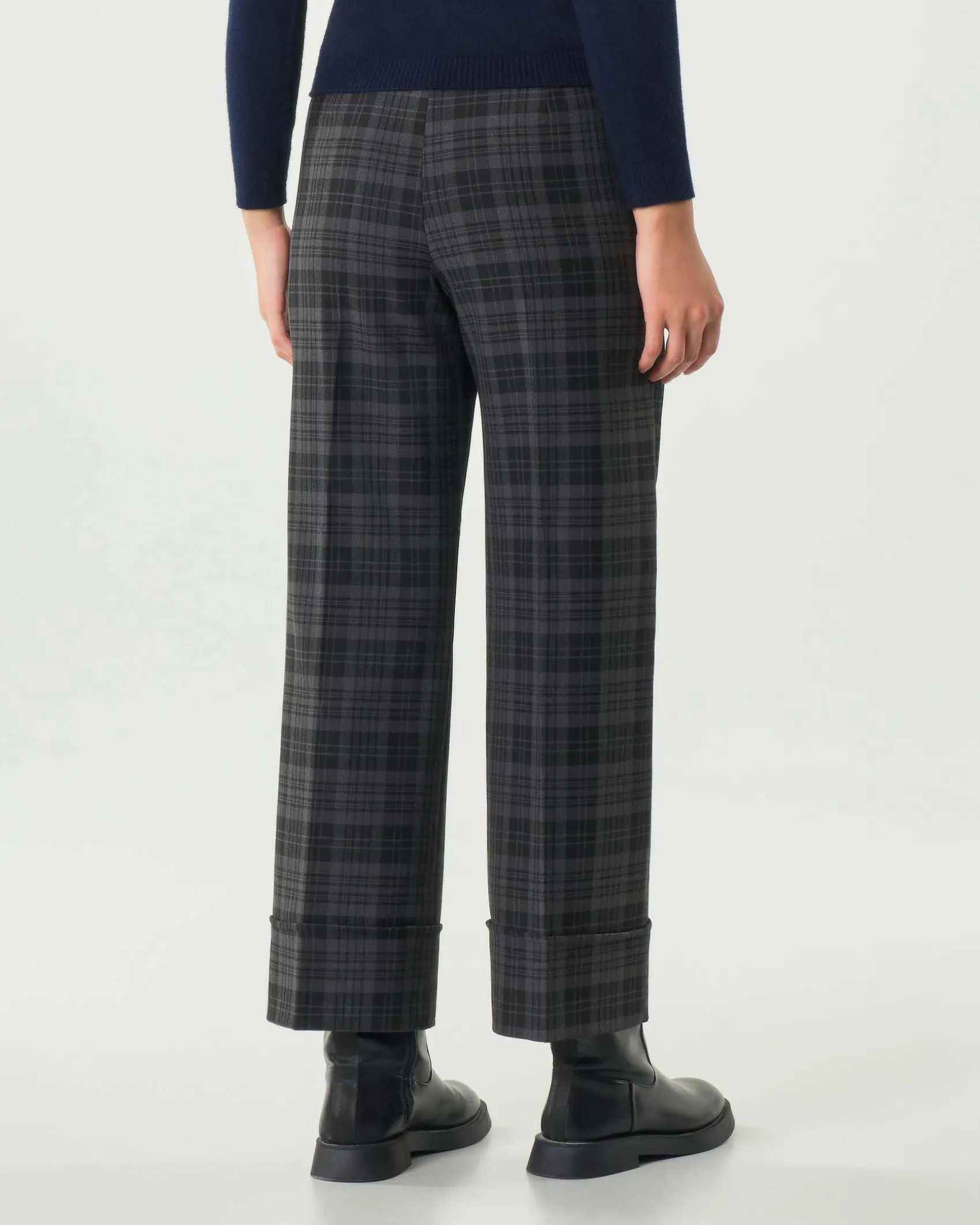 Pantaloni alla caviglia Emme Marella a fantasia check nera e grigia con risvolto al fondo