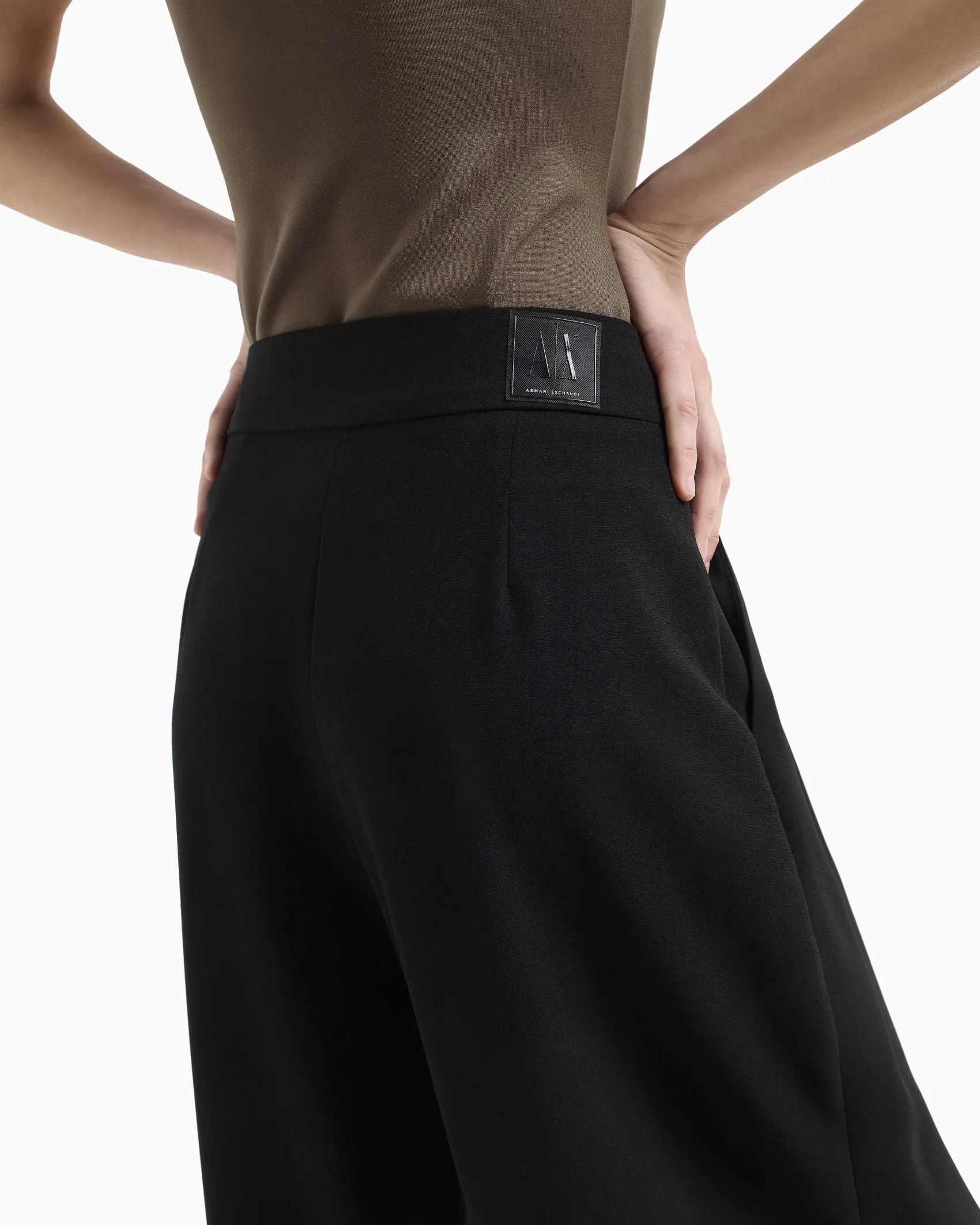 Pantaloni balloon neri ampi in tela con pinces frontali