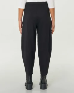 Pantaloni balloon neri in tricotina di misto viscosa con elastico inserito in vita