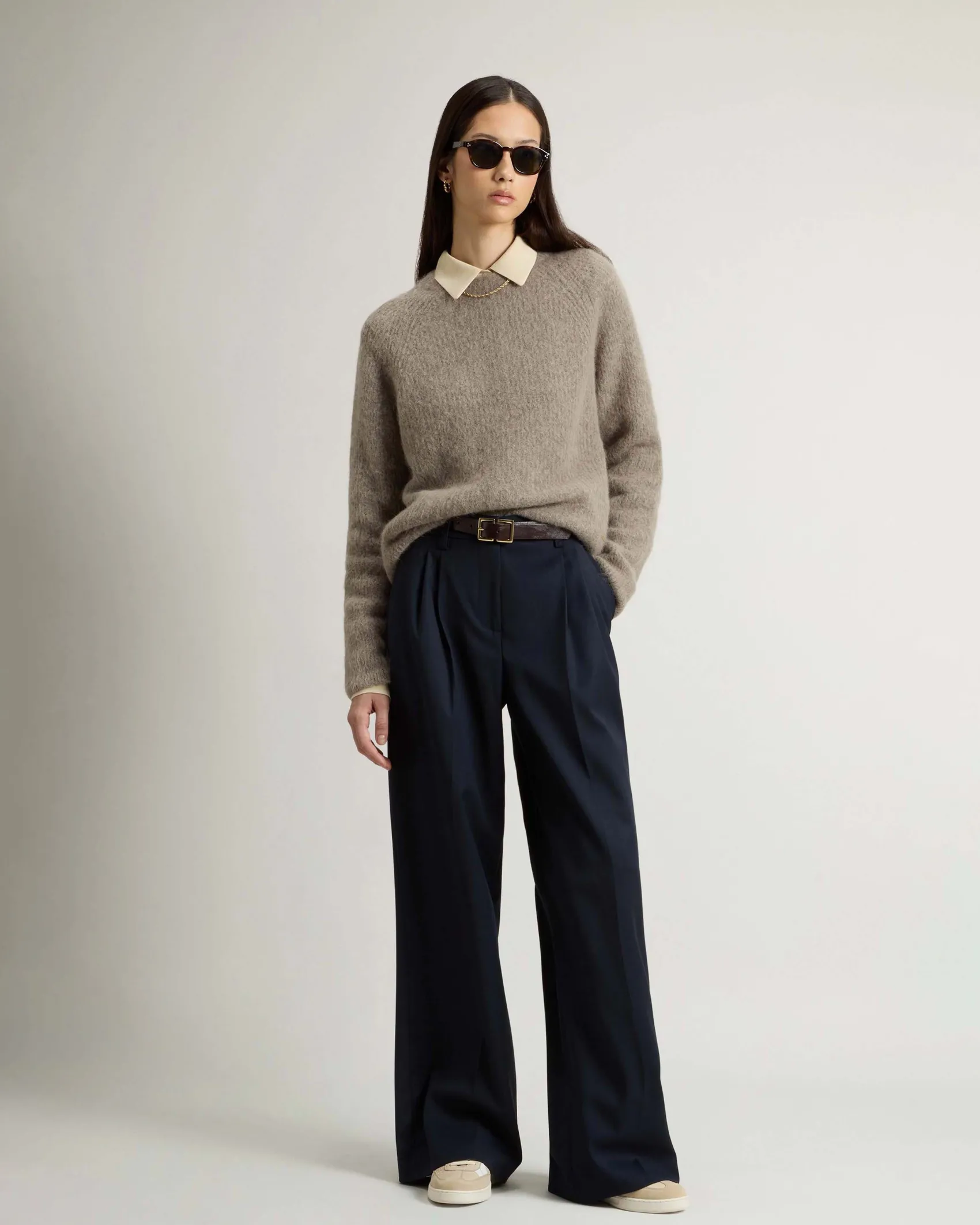 Pantaloni blu Woolrich in tela di misto lana e viscosa con pinces in vita