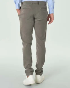 Pantaloni chino Ashki.i color fango in tessuto diagonale di misto cotone e modal stretch