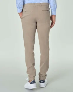 Pantaloni chino Ashki.i sabbia in misto cotone e modal stretch