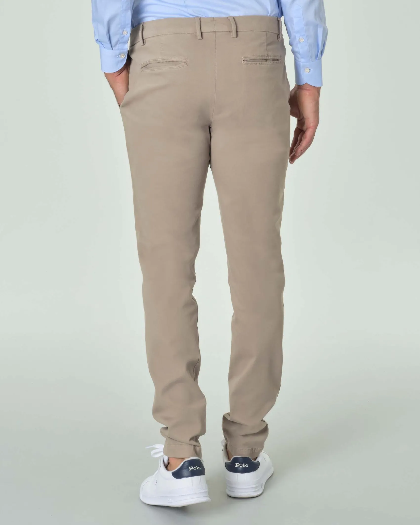 Pantaloni chino Ashki.i sabbia in misto cotone e modal stretch