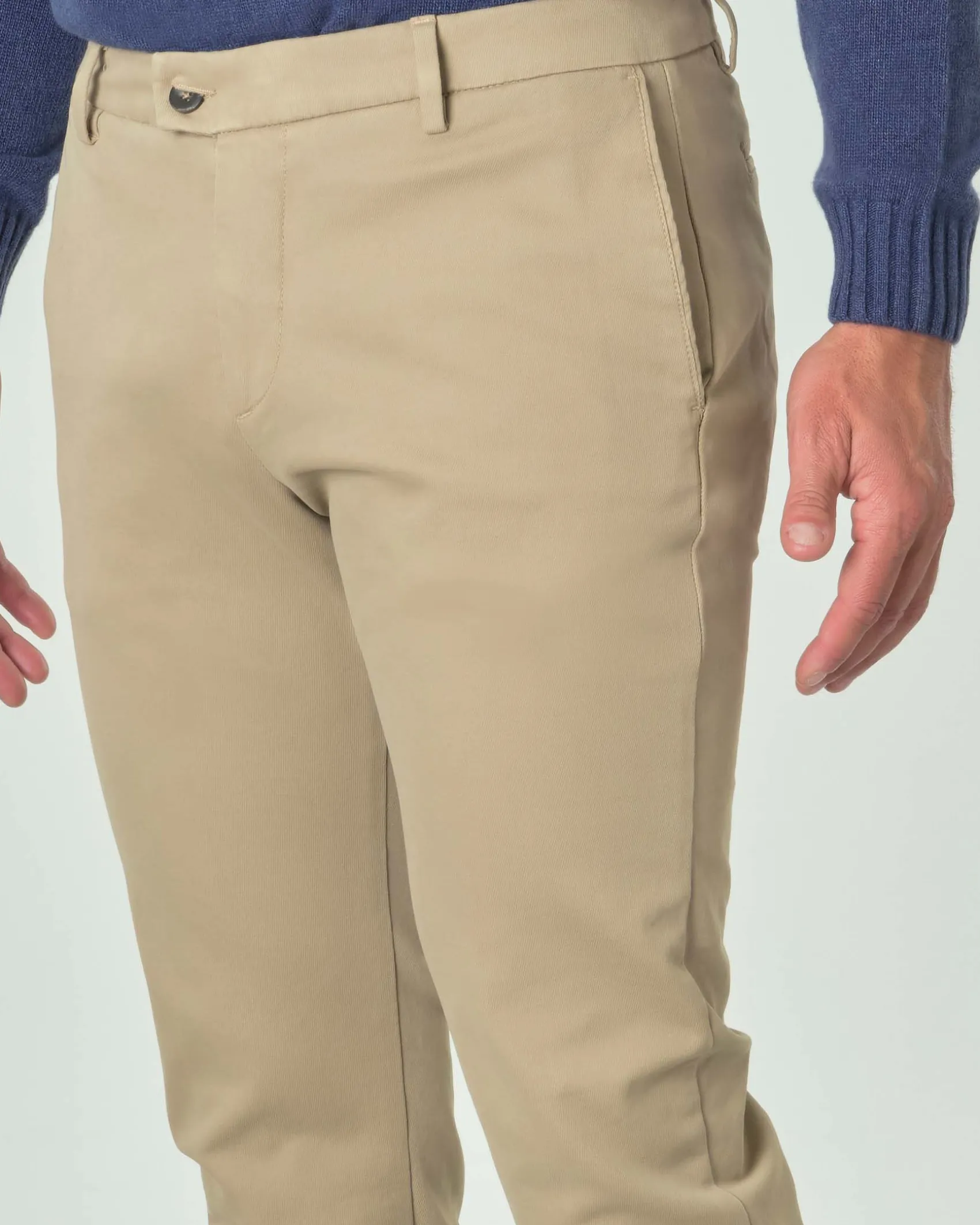 Pantaloni chino Ashki.i sabbia in tricotina di cotone stretch