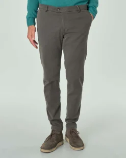 Pantaloni chino Ashki.i verde militare in tessuto diagonale di misto cotone e modal stretch