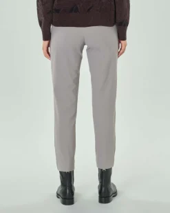 Pantaloni chino color taupe in tessuto diagonale stretch