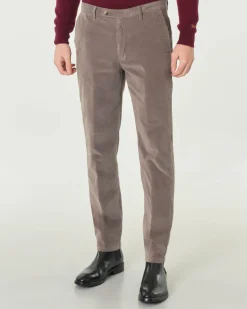 Pantaloni chino Paul Baker color fango slim-fit in velluto liscio di cotone stretch con piega stirata