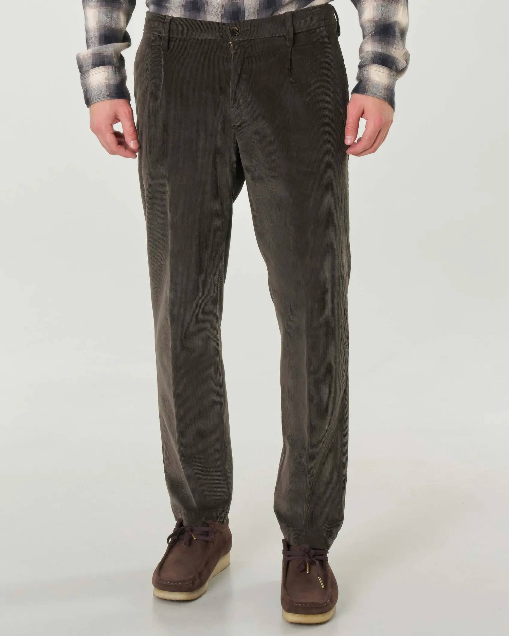 Pantaloni chino Pellizzari marroni in velluto millerighe con pinces frontale ed elastico sul retro