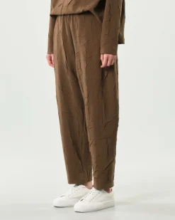 Pantaloni color noce a pallocino Jurerê in misto ramiè effetto froissè con elastico inserito in vita