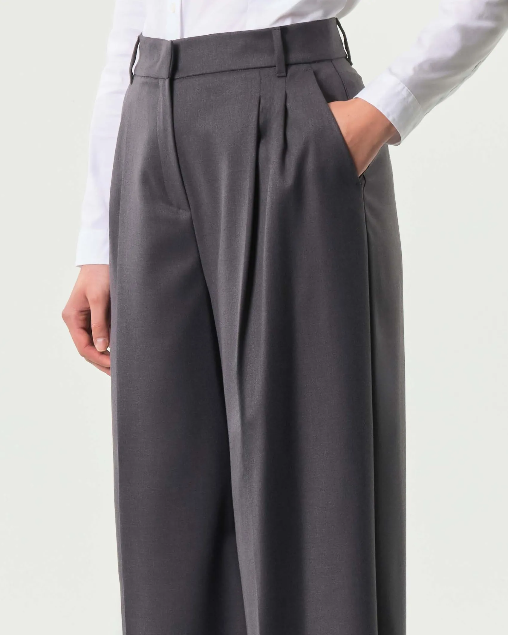 Pantaloni grigio antracite Emme Marella in flanella di misto viscosa con pinces in vita