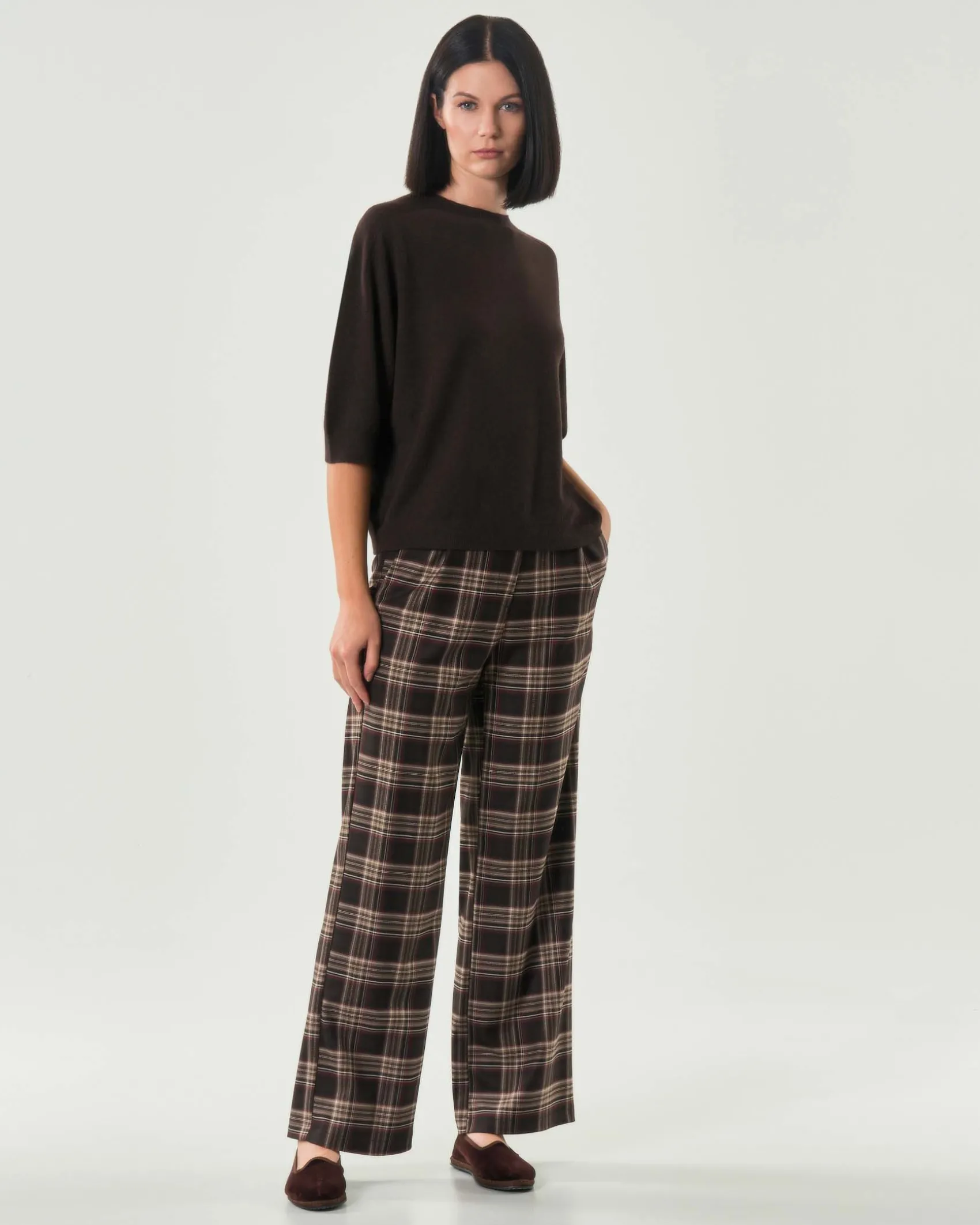 Pantaloni Hlo! in misto viscosa a fantasia check marrone e beige con pinces