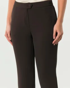 Pantaloni marroni Hlo! in crèpe dalla linea slim con bottone di chiusura rivestito in tessuto abbinato