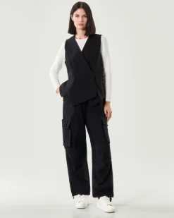 Pantaloni neri cargo Jurerê in bengalina di misto viscosa con elastico in vita a coulisse al fondo