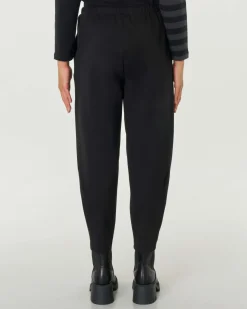 Pantaloni neri in jersey punto Milano di viscosa strech dalla linea a pagliaccio