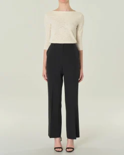 Pantaloni neri in tessuto tecnico stretch con piega stirata