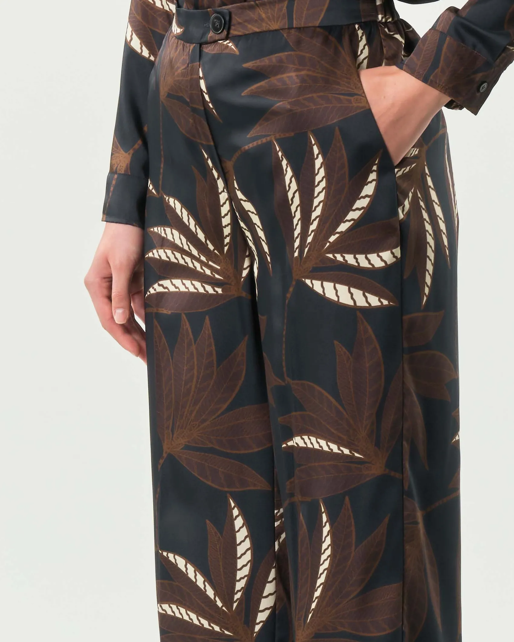Pantaloni palazzo blu Emme Marella a fantasia ramage marrone in twill