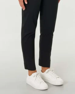 Pantaloni slim neri in bengalina di viscosa stretch con risvolto al fondo ed elastico in vita