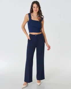 Pantaloni straight blu in tessuto stretch fluido con pinces in vita