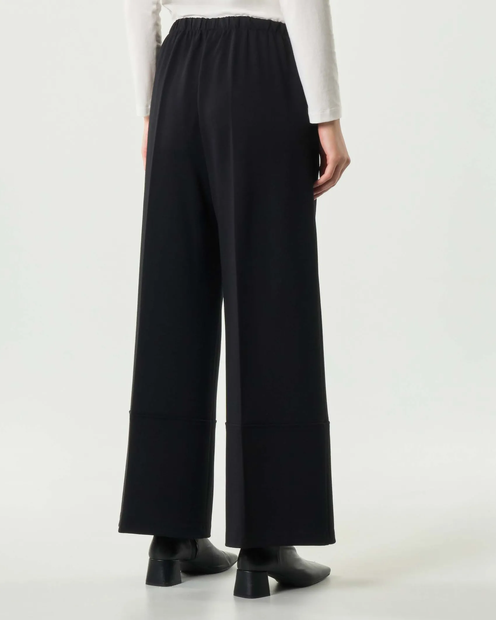 Pantaloni super wide neri Jurerê in tricot di misto viscosa con elastico in vita