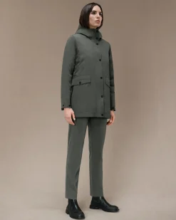Parka Egg Floating Wom Jkt verde in tessuto tecnico opaco imbottito in piuma