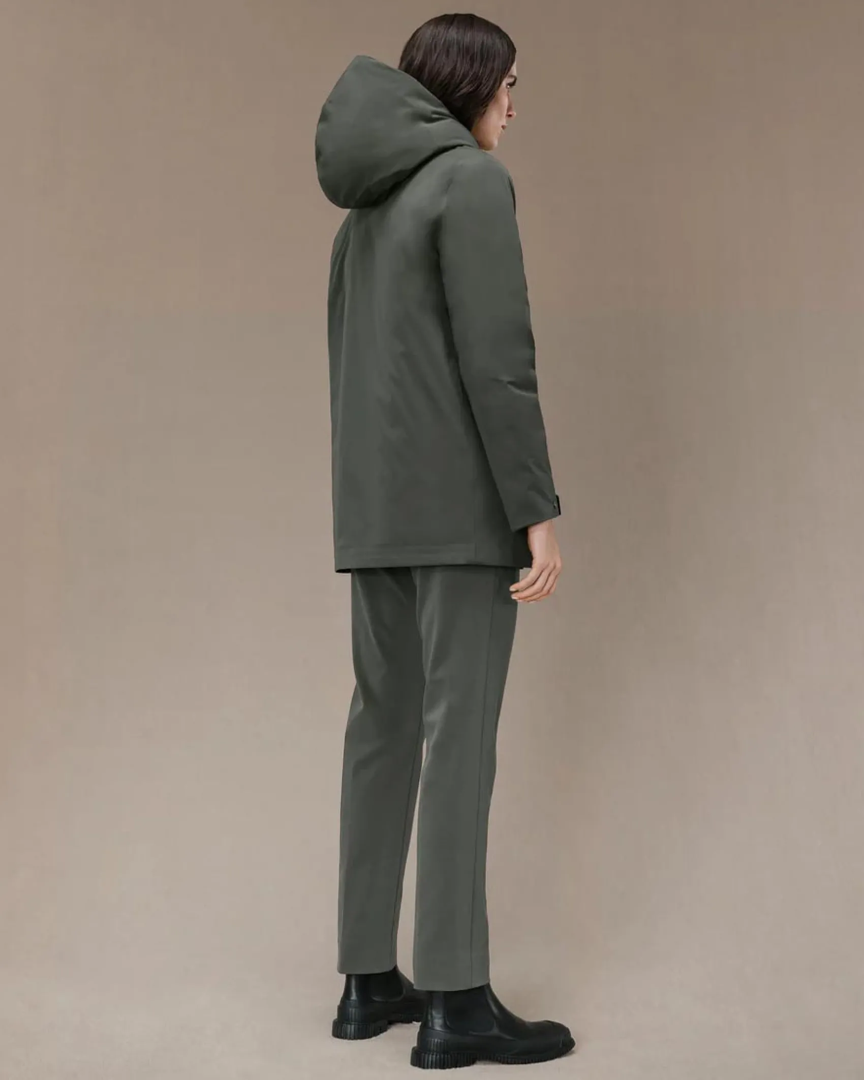 Parka Egg Floating Wom Jkt verde in tessuto tecnico opaco imbottito in piuma