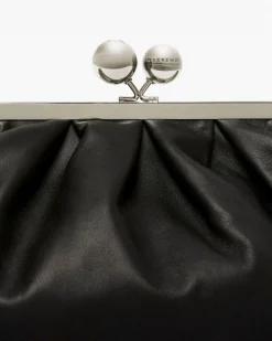 Pasticcino bag misura media Weekend Max Mara in pelle nera con doppia tracolla removibile