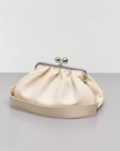 Pasticcino bag misura media in pelle color ecrù con doppia tracolla removibile