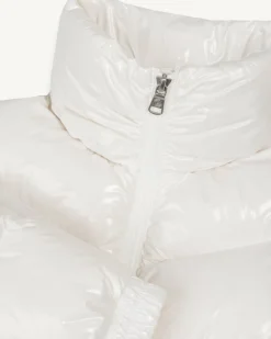 Piumino Colmar bianco in nylon lucido laccato ed imbottito con cappuccio fisso