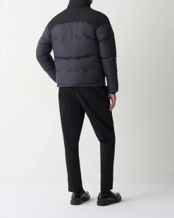 Piumino Colmar Originals grigio antracite con stampa geometrica e inserti sulle spalle in tessuto stretch